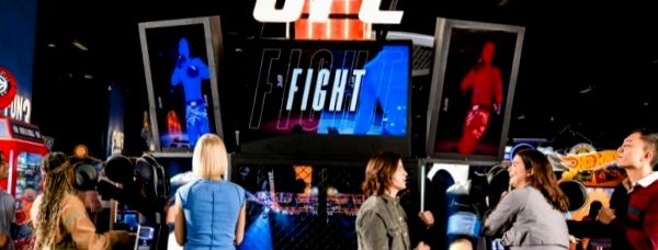 Przyglądamy się nowemu ekskluzywnemu automatowi boksersko-UFC w Dave & Buster's